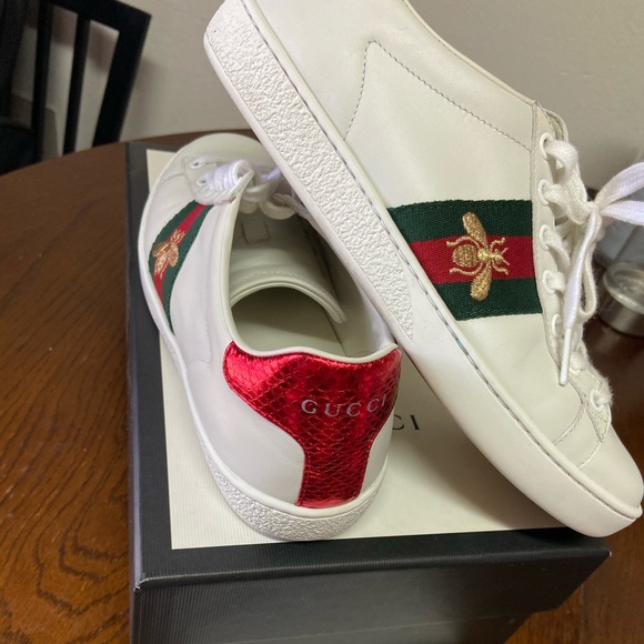 Authentic GUCCI shoes (Lightly worn)